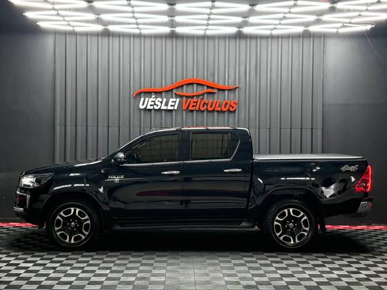 TOYOTA HILUX 2.8 D-4D TURBO DIESEL CD SRX 4X4 AUTOMÁTICO TOYOTA HILUX 2.8 D-4D TURBO DIESEL CD SRX 4X4 AUTOMÁTICO